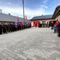 Powiększ zdjęcie Uroczystości na placu przy OSP Ostrów 