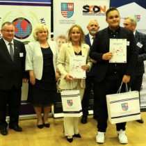 Powiększ zdjęcie Uroczysta%20gala%20podsumowująca%20jubileuszową,%20dziesiątą%20edycję%20projektu%20