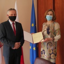 Powiększ zdjęcie Wojewoda%20świętoikrzyski%20Zbigniew%20Koniusz%20z%20powołaną%20na%20konsultanta%20wojewódzkiego%20do%20spraw%20reumatologii%20dr%20Ewą%20Pater