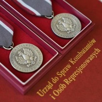 Powiększ zdjęcie Medal „Pro Bono Poloniae” 