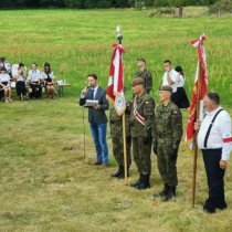 Powiększ zdjęcie Uroczystości pod pomnikiem na ul. Przedborskiej w Olesznie