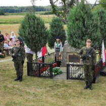 Powiększ zdjęcie Uroczystości pod pomnikiem na ul. Przedborskiej w Olesznie