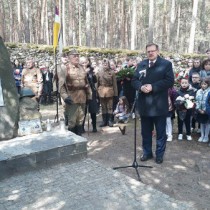 Powiększ zdjęcie Głos zabiera szef Urzędu do Spraw Kombatantów i Osób Represjonowanych Jan Józef Kasprzyk