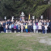 Powiększ zdjęcie Uczestnicy uroczystości na tzw. 