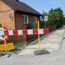 Powiększ zdjęcie Budowany%20chodnik%20w%20Tarnawej%20Górze