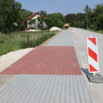 Powiększ zdjęcie Budowany chodnik w Tarnawej Górze