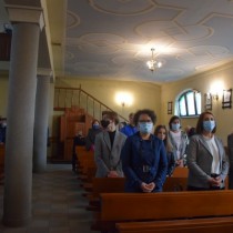 Powiększ zdjęcie Uczestnicy mszy świętej