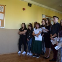 Powiększ zdjęcie Uczniowie klasy II a i III a z I LO we Włoszczowie