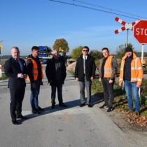Powiększ zdjęcie Rozpoczęcie%20inwestycji%20na%20przejeździe%20kolejowym%20w%20Woli%20Kuczkowskiej.