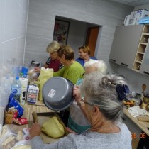 Powiększ zdjęcie Warsztaty kulinarne w Klubie Seniora 