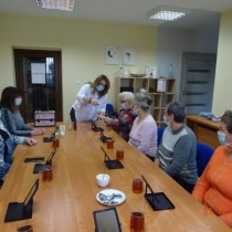 Powiększ zdjęcie Warsztaty kosmetyczne dla seniorów z Elżbietą Borowską
