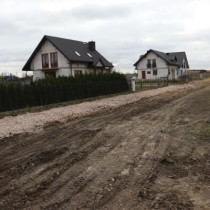 Powiększ zdjęcie Przebudowywana droga dojazdowa wewnętrzna we Włoszczowie od ul. Ogrodowej w kierunku ul. Koniecpolskiej