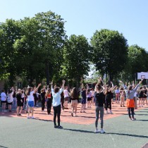 Powiększ zdjęcie Wspólna rozgrzewka 