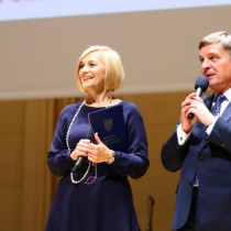 Powiększ zdjęcie Wicemarszałek%20Województwa%20Świętokrzyskiego%20Renata%20Janik%20i%20Przewodniczący%20Sejmiku%20Województwa%20Świętokrzyskiego%20Andrzej%20Pruś