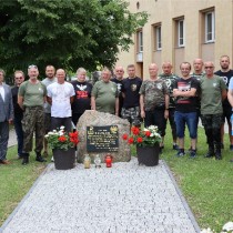 Powiększ zdjęcie Przedstawiciele Związku Żołnierzy NSZ Koło w Chicago ze Starostą Włoszczowskim i towarzyszącą im delegacją z powiatu włoszczowskiego