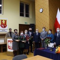 Powiększ zdjęcie Przedstawiciele z zespołu ludowego ,,Złoty Kłos