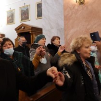 Powiększ zdjęcie Obchody 37. rocznicy protestu w obronie krzyży w Zespole Szkół Zawodowych. Koncert pieśni patriotycznych. Uczestnicy Strajku w 1984 roku.