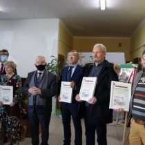 Powiększ zdjęcie Od prawej: Zbigniew Żesławski, Rafał Żelichowski, Andrzej Książek, Poseł Krzysztof Lipiec, Mariola Sosnowska, Starosta Dariusz Czechowski, Paweł Bielawski,