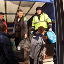 Powiększ zdjęcie Gmina%20Krasocin%20przekazuje%20pomoc%20zebraną%20dla%20ogarniętej%20wojną%20Ukrainy