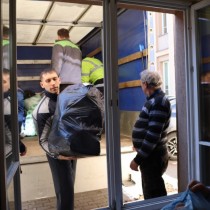 Powiększ zdjęcie Gmina Krasocin przekazuje pomoc zebraną dla ogarniętej wojną Ukrainy