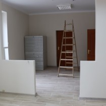 Powiększ zdjęcie Pomieszczenie Powiatowego Ośrodka Dokumentacji Geodezyjnej i Kartograficznej Starostwa Powiatowego po remoncie