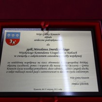Powiększ zdjęcie Grawerton z podziękowaniami dla  Wojskowego Komendanta Uzupełnień od Wójta Gminy Krasocin.