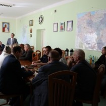 Powiększ zdjęcie Uczestnicy%20spotkania%20organizacyjnego%20uroczystości%20na%20Pękowcu.