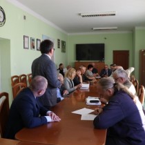 Powiększ zdjęcie Uczestnicy spotkania organizacyjnego uroczystości na Pękowcu.