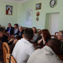 Powiększ zdjęcie Uczestnicy spotkania organizacyjnego uroczystości na Pękowcu.