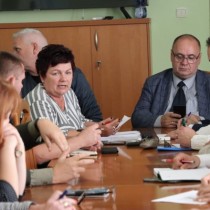 Powiększ zdjęcie Uczestnicy spotkania organizacyjnego uroczystości na Pękowcu.