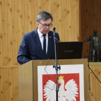 Powiększ zdjęcie Starosta%20włoszczowski%20Dariusz%20Czechowski%20podczas%20obrad%20Rady%20Powiatu%20Włoszczowskiego