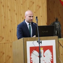 Powiększ zdjęcie Radny Paweł Strączyński podczas obrad Rady Powiatu Włoszczowskiego
