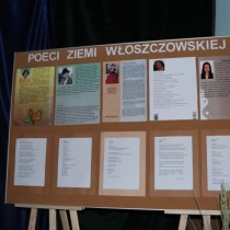 Powiększ zdjęcie Tablica z wystawą: