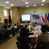 Powiększ zdjęcie Otwarte konsultacje społeczne programu regionalnego na lata 2021-2027 “Fundusze Europejskie dla Świętokrzyskiego” we Włoszczowie.