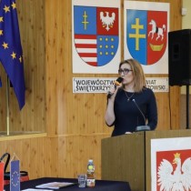 Powiększ zdjęcie Otwarte konsultacje społeczne programu regionalnego na lata 2021-2027 “Fundusze Europejskie dla Świętokrzyskiego” we Włoszczowie.