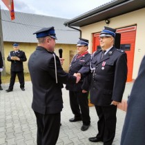 Powiększ zdjęcie Uroczystość na placu OSP w Ostrowie