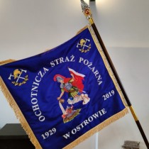 Powiększ zdjęcie Nowy sztandar OSP w Ostrowie
