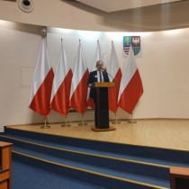 Powiększ zdjęcie Minister zdrowia Adam Niedzielski podczas spotkania w Kielcach.