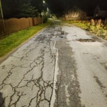 Powiększ zdjęcie Droga powiatowa ul. Zarzecze w Krasocinie przed remontem.