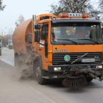 Powiększ zdjęcie Zamiatanie%20ulicy%20Wiśniowej