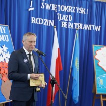 Powiększ zdjęcie Głos zabiera Wojewoda Świętokrzyski Zbigniew Koniusz