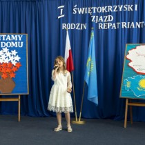 Powiększ zdjęcie Występ Alicji Jałochy uczennicy kl. II ZPO w Koniecznie 