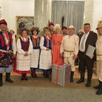 Powiększ zdjęcie Reprezentacja z powiatu włoszczowskiego - KGW z Występ