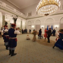 Powiększ zdjęcie Prezentacja KGW z Występ w Pałacu Prezydenckim
