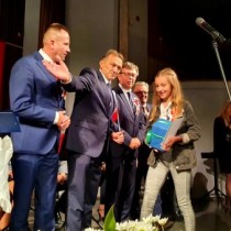 Powiększ zdjęcie Wręczanie nagród laureatom konkursu plastycznego „Szlakiem Brygady Świętokrzyskiej”.