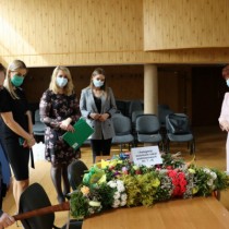 Powiększ zdjęcie Komisja Konkursowa w trakcie wybierania najpiękniejszych palm