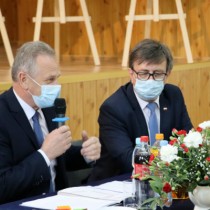 Powiększ zdjęcie Przewodniczący%20Konwentu%20-%20Starosta%20Buski%20Jerzy%20Kolarz%20i%20Starosta%20Włoszczowski%20Dariusz%20Czechowski