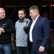 Powiększ zdjęcie Głos zabiera Radny Sejmiku Województwa Świętokrzyskiego Artur Konarski