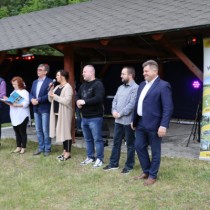 Powiększ zdjęcie Przewodnicząca Powiatowej Rady KGW Beata Bąk wita uczestników 
