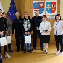 Powiększ zdjęcie Organizatorzy Turnieju i opiekun z drużyną z ZDZ we Włoszczowie, która zajęła III miejsce